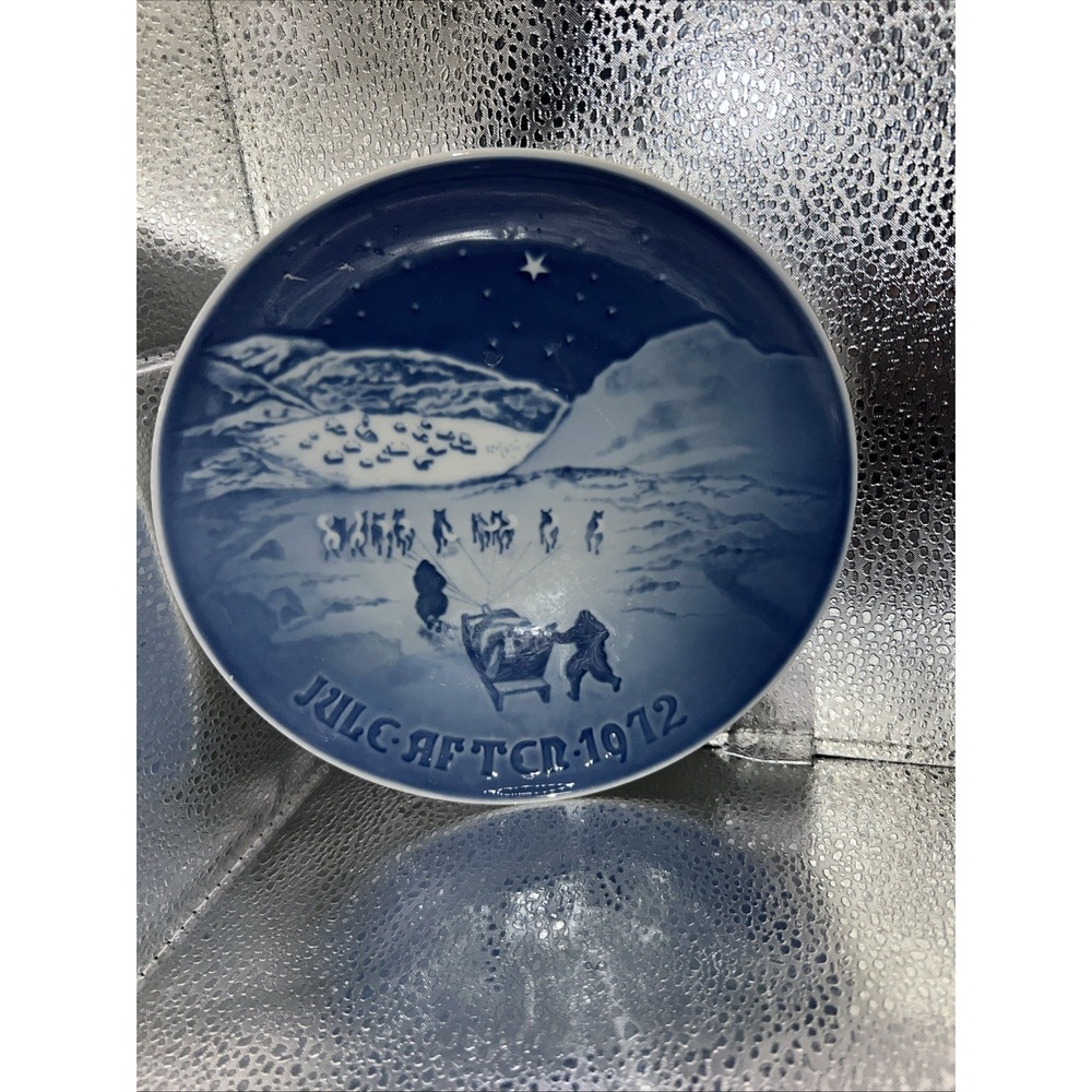 "CHRISTMAS IN GREENLAND" 1972 BING & GRONDAHL COPENHAGEN COLLECTOR PLATE